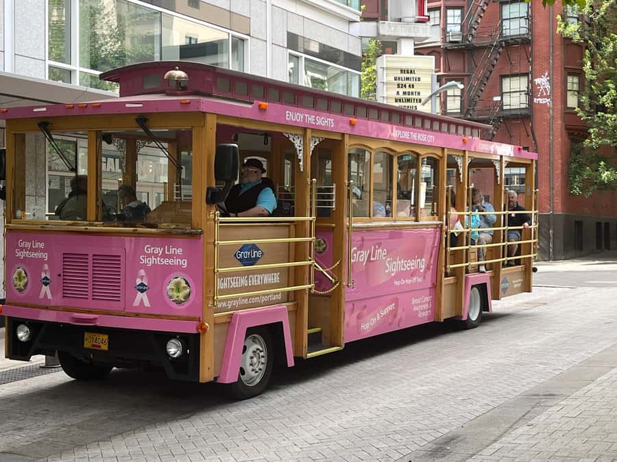 Portland, Oregon: Pink Trolley Hop-On Hop-Off Tour - Stop 5: Pearl District and Powell’s Books