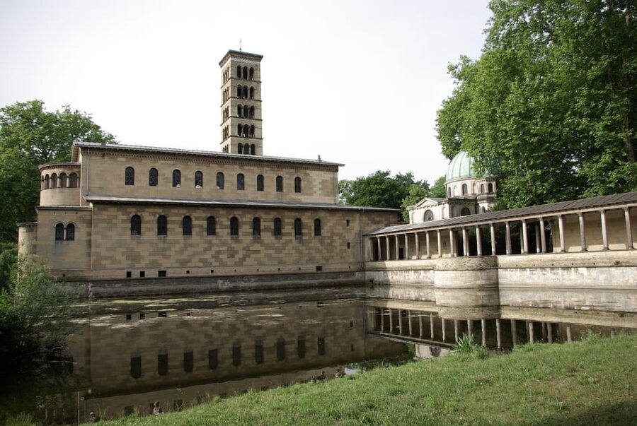 Potsdam: 5-Hour-Tour "Parks & Palaces" from Berlin by VW-Bus - Alexandrowka, the KGB Site, and the New Garden