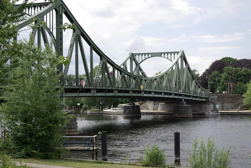 Potsdam: 5-Hour-Tour "Parks & Palaces" from Berlin by VW-Bus - The Dutch Quarter and Bornstedt Crown Estate