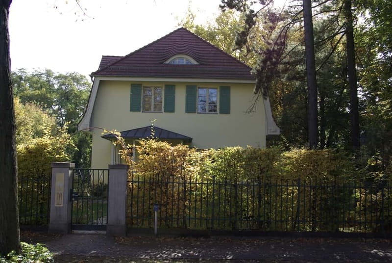 Potsdam-Babelsberg: 5-Hour-Tour "Film-History" by VW-Bus - Practical details before you reserve