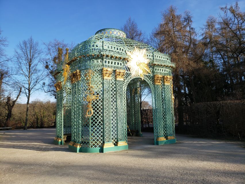 Potsdam: Private Bus Tour with Park Walk to Sanssouci Palace - Potsdam Old Town and the Prussian setting