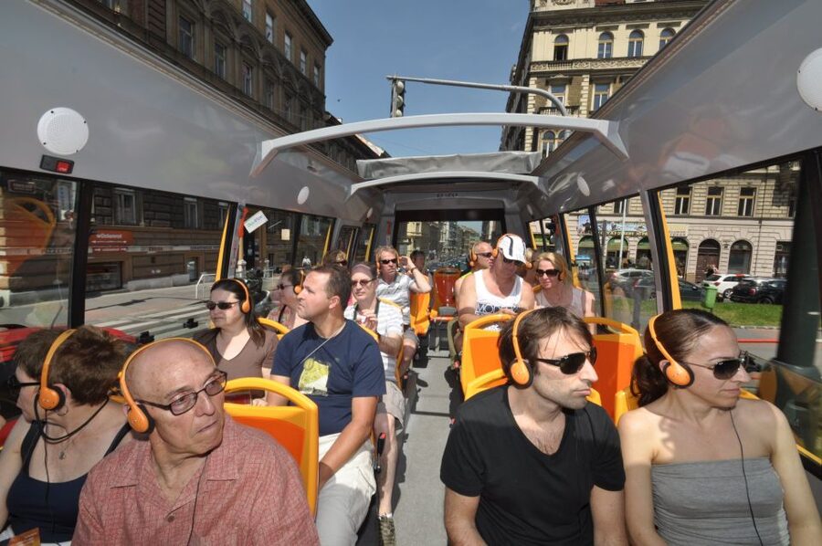 Prague: Big Bus Hop-on Hop-off, Castle Tour and River Cruise - Starting with the green route in Old Town