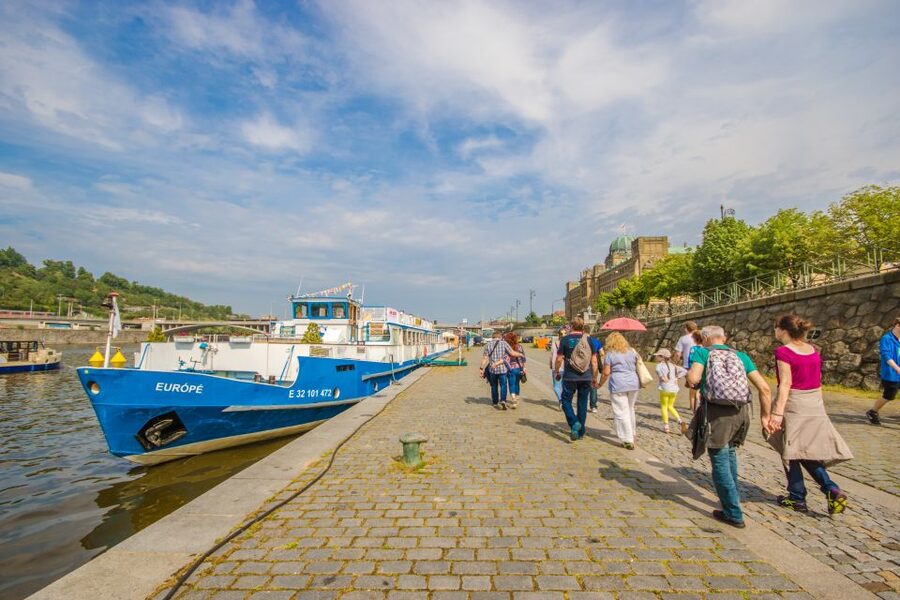 Prague: Guided Bus & Walking Tour with River Cruise & Lunch - Lunch and two hours on the Vltava