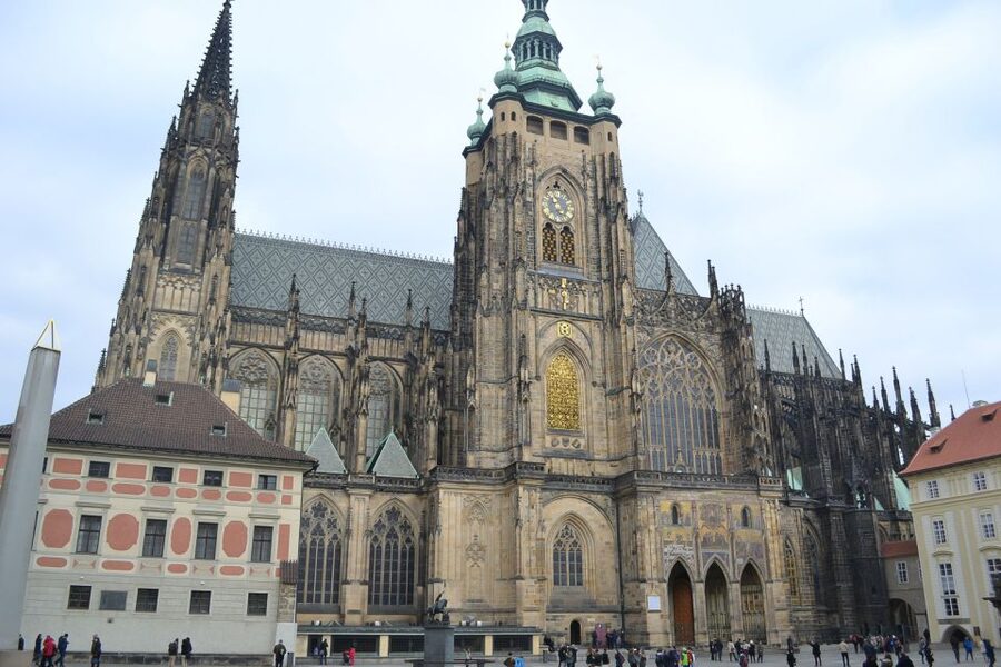 Prague: Historic City Center Bus Tour with Top Sights - The 30-minute stop near Prague Castle