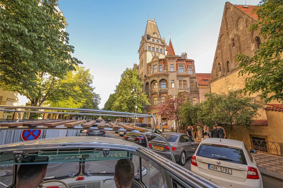 Prague: Private Sightseeing Tour in original VW Samba bus - The guide and the sound issue
