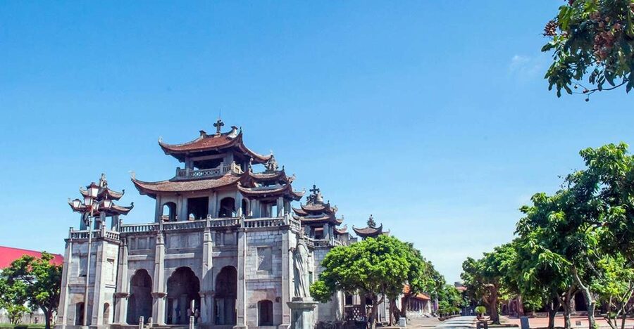 Private Car/Bus Renting Hanoi - Ninh Binh - Halong - Sapa... - Why Phat Diem Cathedral deserves the early start