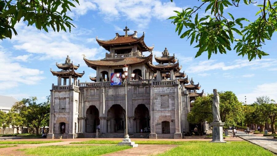 Private Car/Bus Renting Hanoi - Ninh Binh - Halong - Sapa... - Lunch and a short break in Ninh Binh