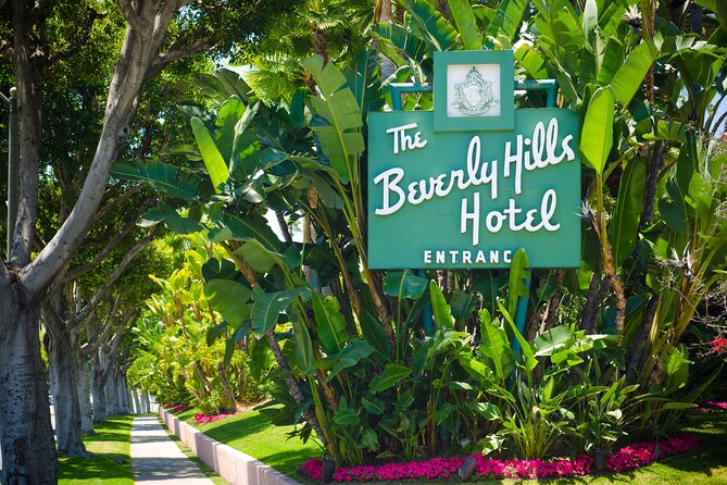 Private Hollywood and Celebrity Homes Bus Tour - Mulholland Drive and the celebrity-home portion