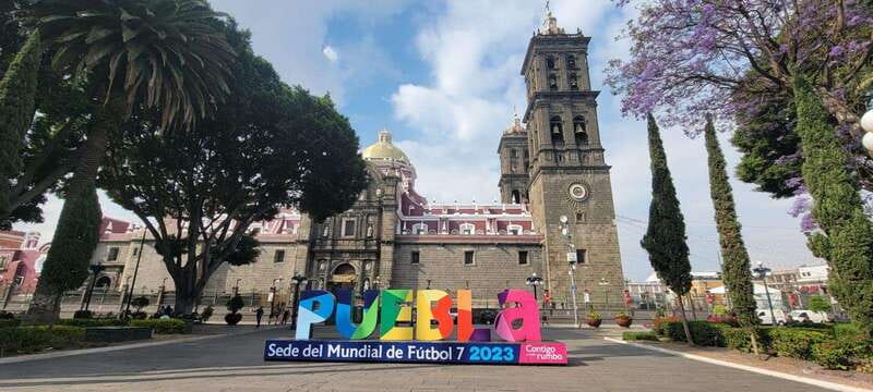Puebla: Hop-On Hop-Off Bus Tour with Audio Guide - Los Sapos, Analco, and La Luz