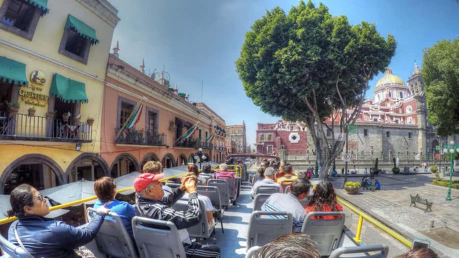 Puebla: Hop-on Hop-off City Tour and Observation Wheel - Juárez Avenue and the final city overview