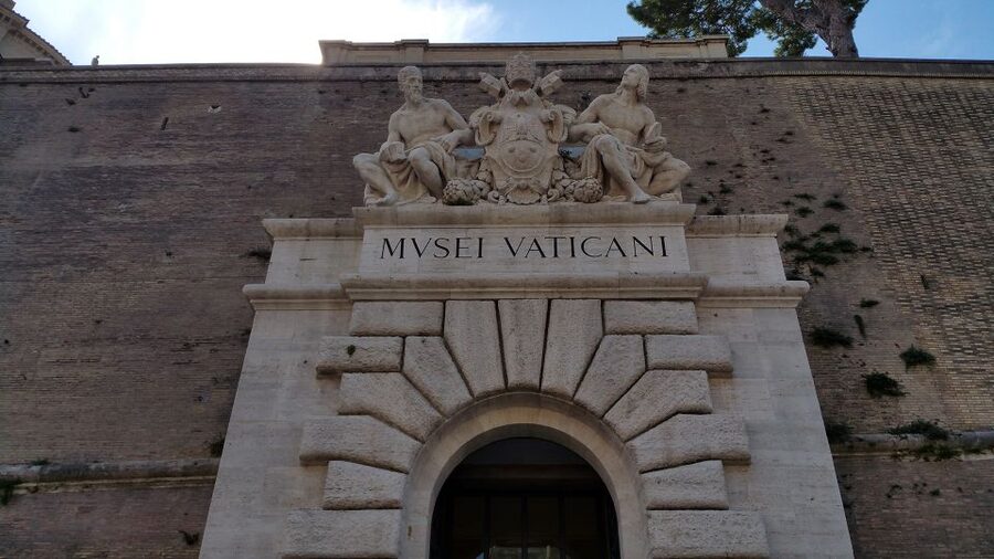 Rome: Hop-on Hop-off Bus & Vatican Museums Ticket - Piazza Venezia and the heart of the city