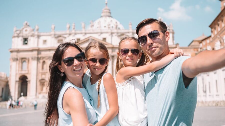 Rome: Hop-on-Hop-off Bus with Vatican and Sistine Chapel - Audio commentary and language details