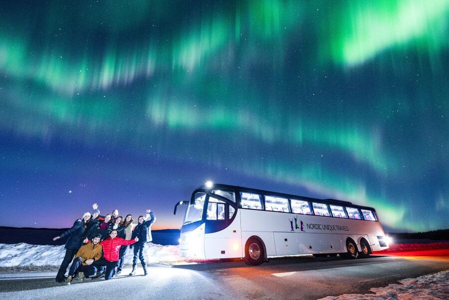 Rovaniemi: Hunting Northern Lights Bus Tour - Staying warm in the Arctic night
