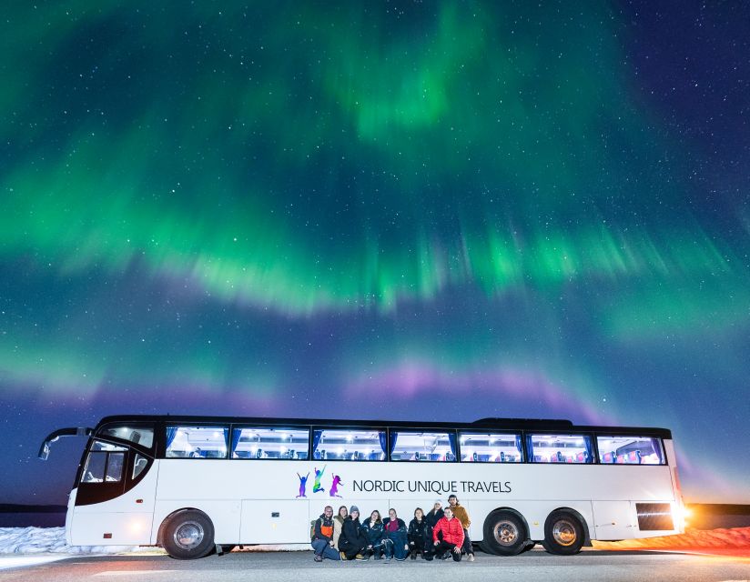 Rovaniemi: Hunting Northern Lights Bus Tour - The ride into darker country