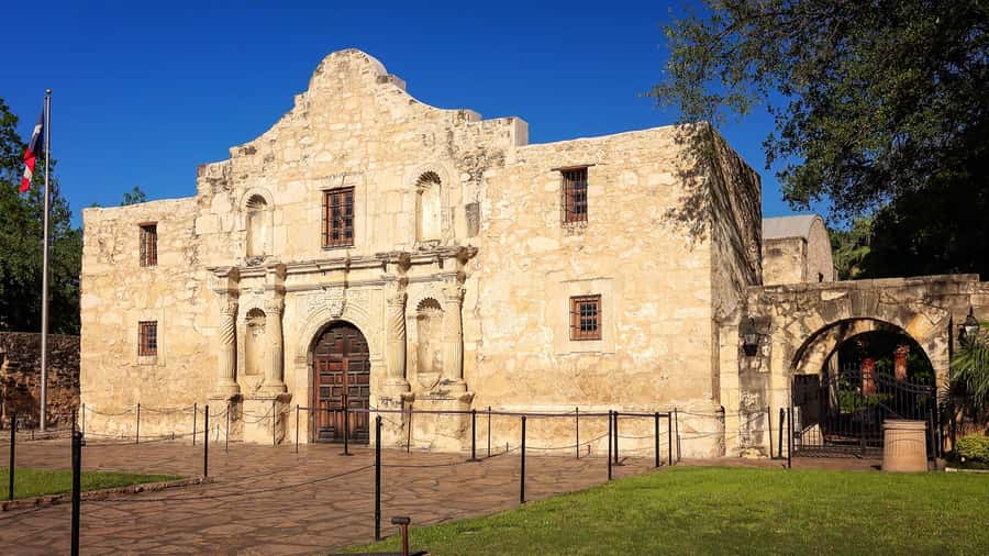 San Antonio: Hop-On Hop-Off Narrated Trolley Tour - Why this trolley works well in San Antonio