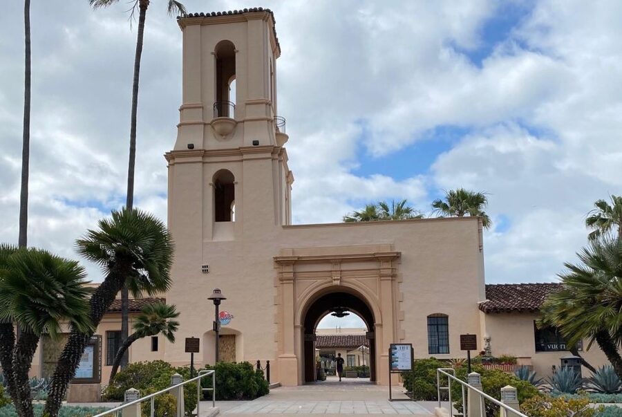 San Diego: SEAL City Tour by Amphibious Bus - Shelter Island and the sea lion stop
