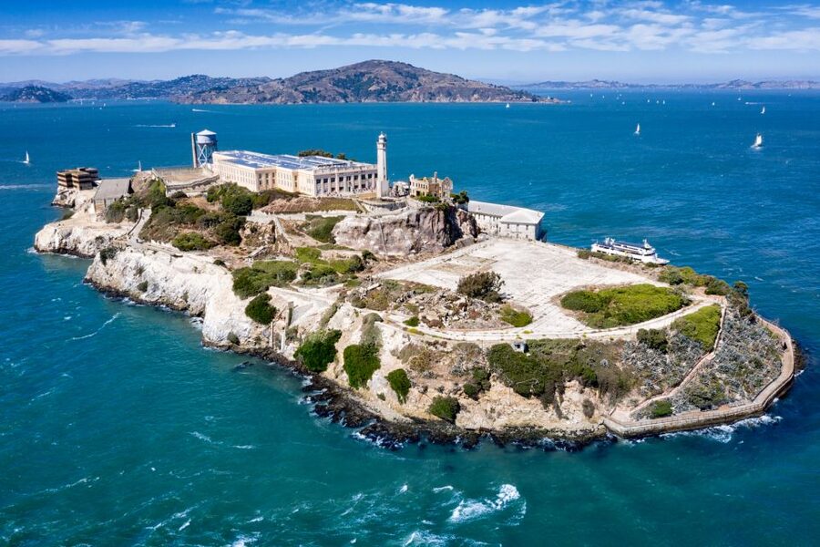 San Francisco: Alcatraz Island & 48-Hour Hop-On Hop-Off Tour - Aquarium by the Bay and the waterfront stops
