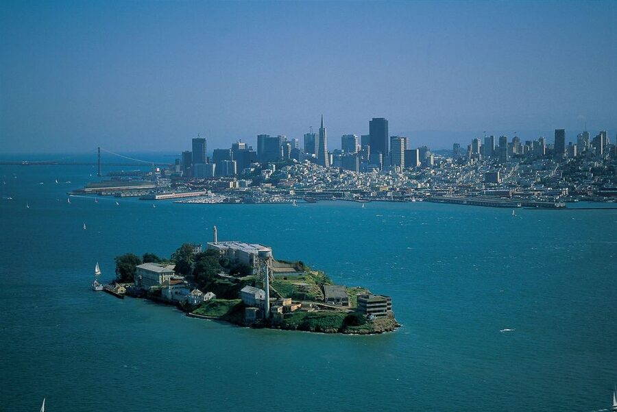 San Francisco: Hop-On Hop-Off Deluxe Bus Tour with 20 Stops - Who should book this tour?