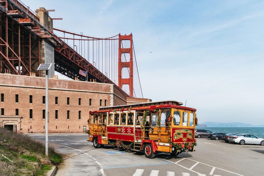 San Francisco: Movie Filming Locations Bus Tour - Seeing San Francisco through the movie camera