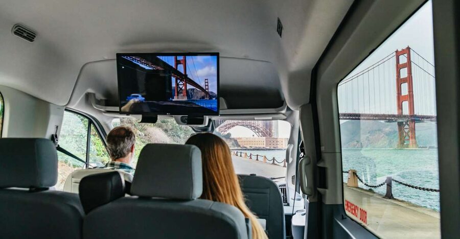 San Francisco: Movie Filming Locations Bus Tour - Mrs. Doubtfire, Pacific Heights, and houses with a screen life