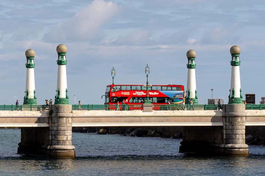 San Sebastian: Hop-On Hop-Off City Tour Bus - What the San Sebastián bus tour is really good for