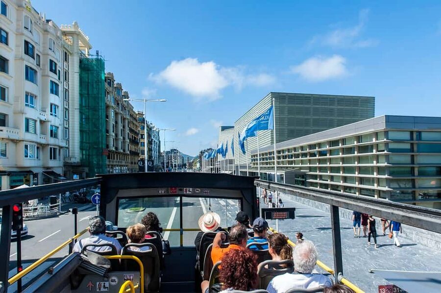San Sebastian: Hop-On Hop-Off City Tour Bus - Buen Pastor Cathedral and La Perla
