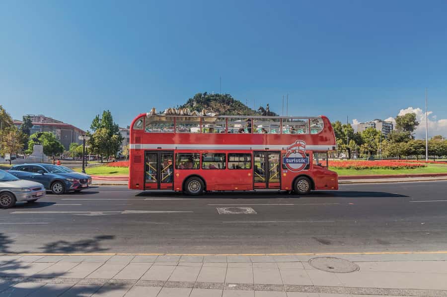 Santiago: Hop-on Hop-off Bus Day Ticket with Audio Guide - La Moneda and Chile’s civic center