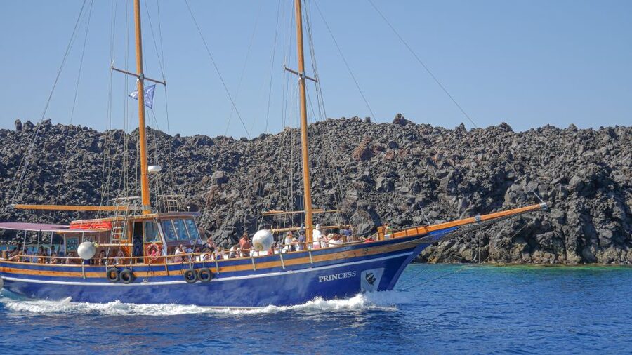 Santorini 2-Day Combo: Volcano Boat Cruise & Island Bus Tour - Why this combo works well in a short Santorini stay