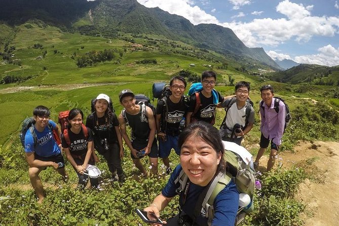 Sapa 2 Days 1 Night Tour From Hanoi By Bus (Hotel Overnight) - Cat Cat Village and the 3.5-kilometer descent