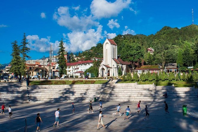 Sapa 2 Days 1 Night Tour From Hanoi By Bus (Hotel Overnight) - Arriving in Sapa and meeting the mountain communities
