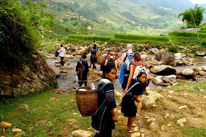 Sapa 2D1N Trekking to Giang Ta Chai Village from Hanoi by Bus - The bus from Hanoi to Sapa