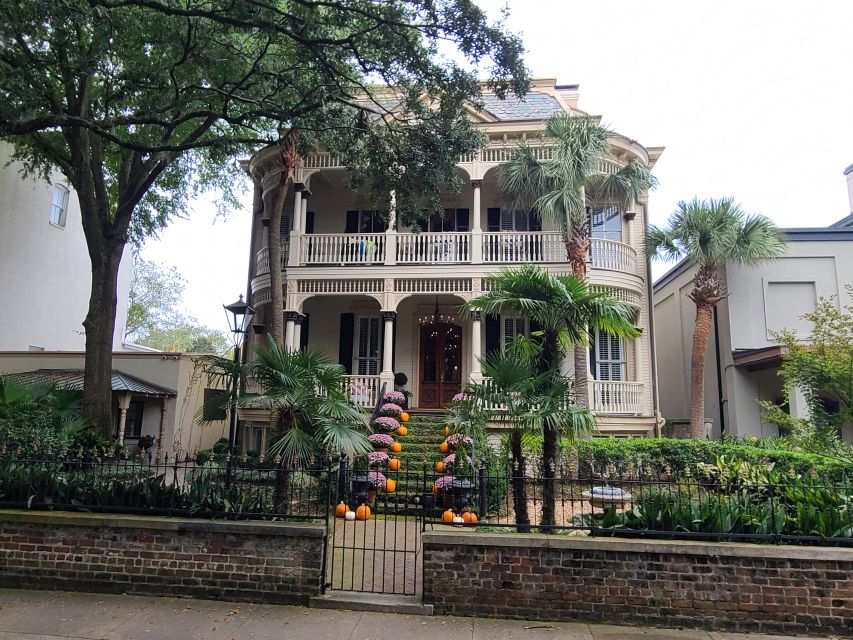 Savannah: Old Town Hop-On Hop-Off Trolley Tour - Why the trolley works so well in Savannah
