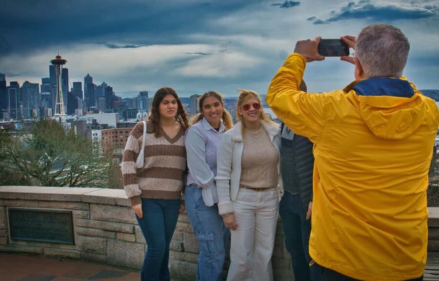 Seattle: 3-Hour City Tour by Bus - Starting at MoPOP near Seattle Center