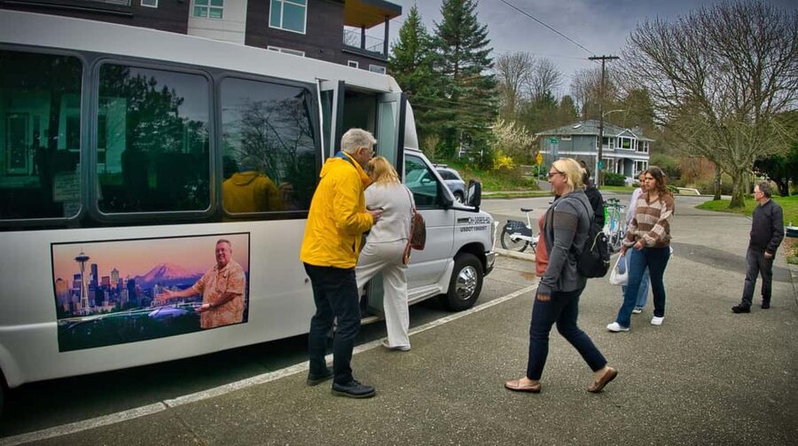 Seattle: 3-Hour City Tour by Bus - Downtown sights, Pike Place, and Pioneer Square