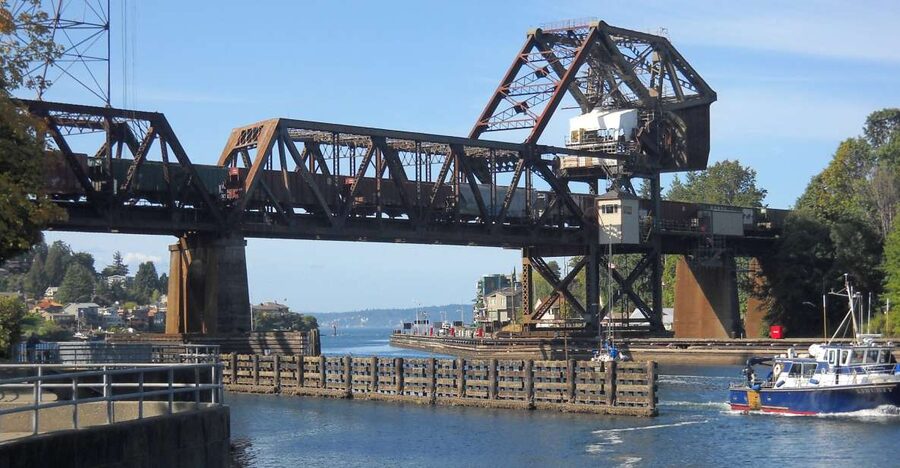 Seattle: Sightseeing Bus Tour with the Ballard Locks - Riding through Seattle’s varied districts