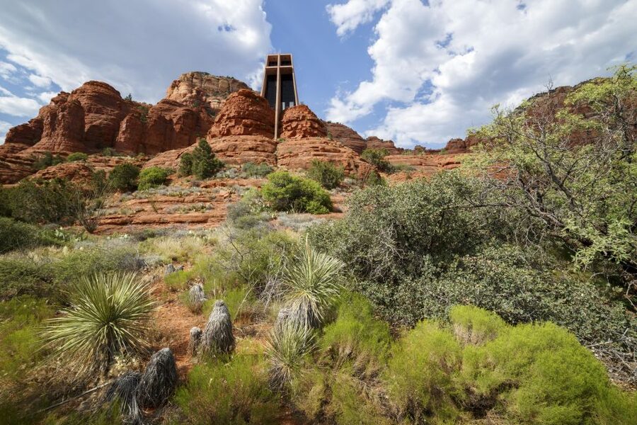 Sedona Mini Coach Tour - The Airport overlook and wide Sedona views