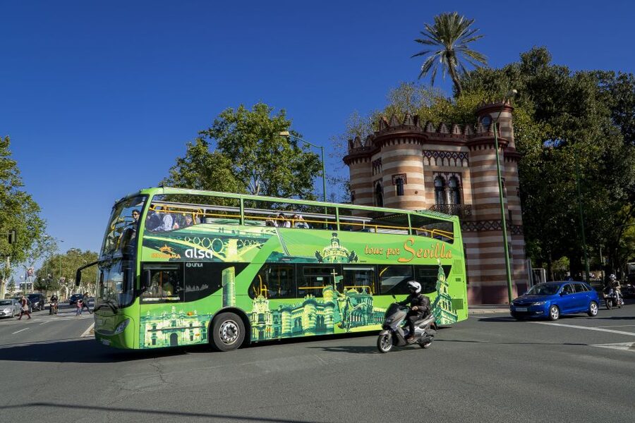 Seville: Panoramic Cruise, Hop-On-Hop-Off Bus & Walking Tour - Begin at Torre del Oro, the practical starting point