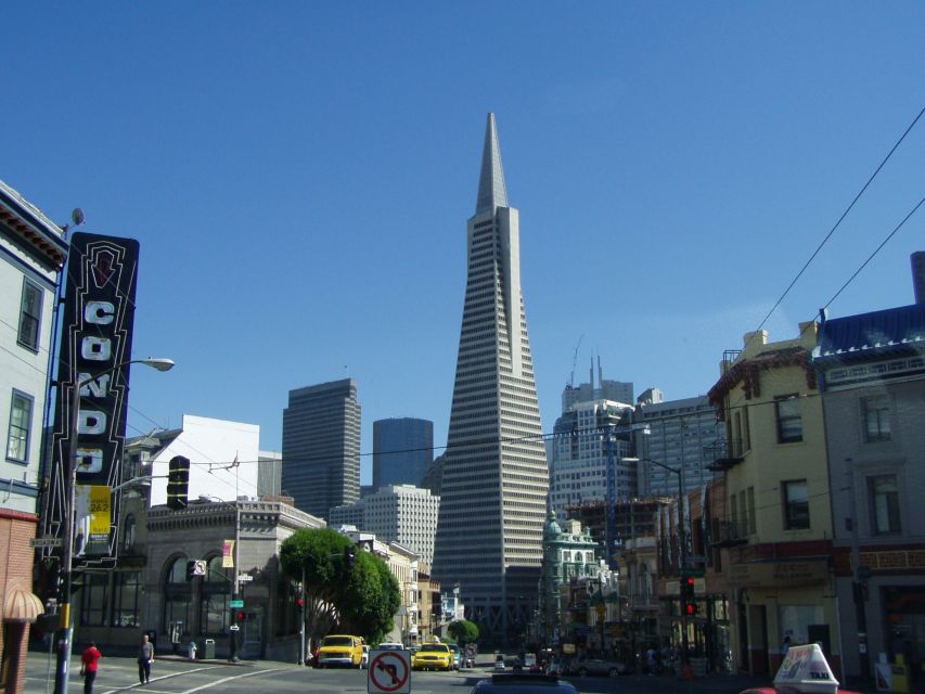 SF: Guided Muir Woods Tour & Hop-On Hop-Off Tour (Save 15%) - A 45-minute stop in Sausalito