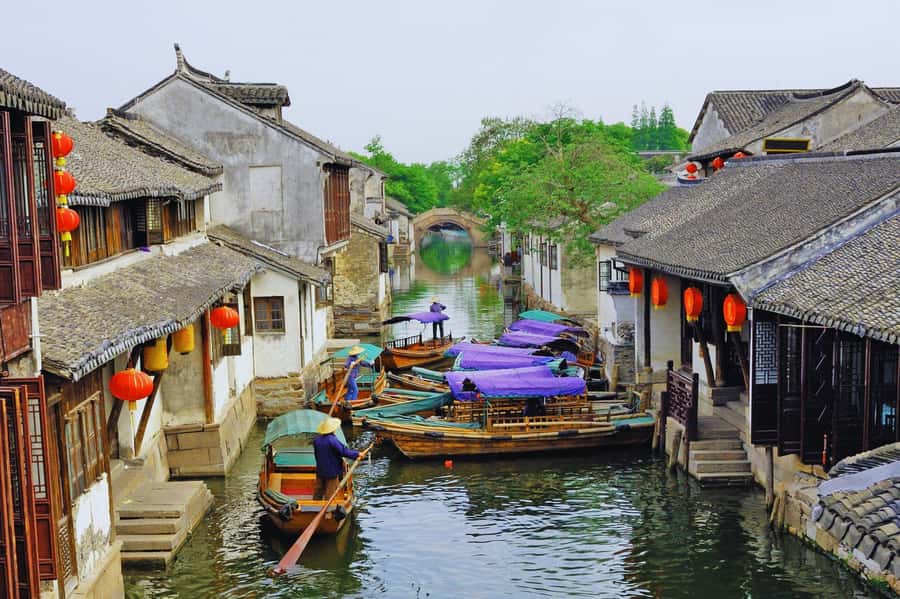 Shanghai：Old Town, Yu Garden, Zhujiajiao Water Town Bus Tour - Yu Garden’s pavilions, ponds, and rockeries
