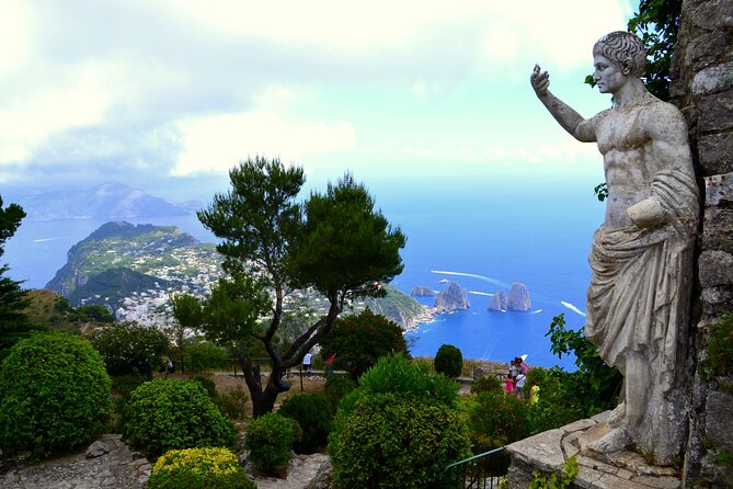Shared CAPRI Tour - 360° experience by Bus, Boat & Guide - The Gardens of Augustus and the Faraglioni view