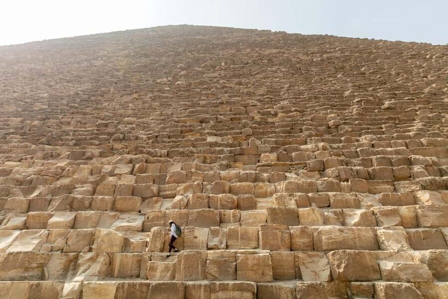 Sharm El-Sheikh: Full-Day Tour of Cairo and Pyramids by Bus - What the guides add to the day