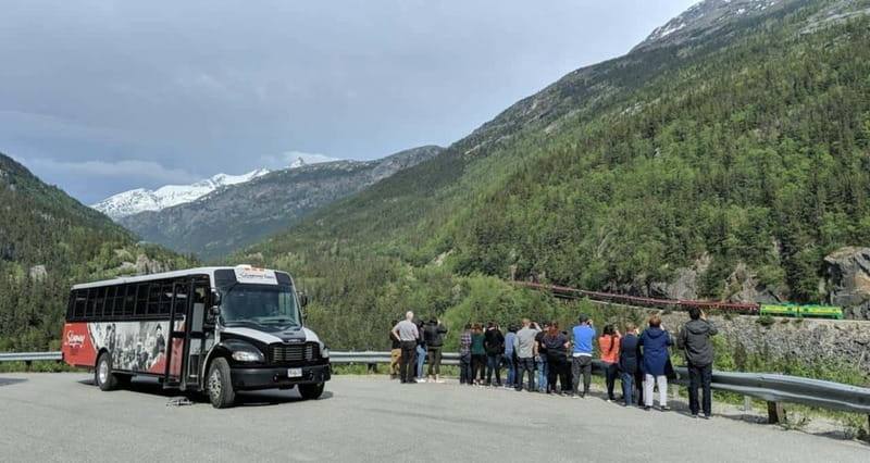 Skagway: Klondike Highway & Yukon Bus Tour with Husky Kennel - Why this Skagway bus tour works well