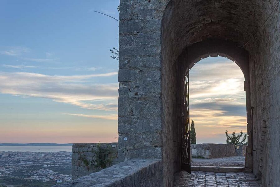 Split: Sunset at Klis Fortress with Sightseeing Bus - The sunset view over Split and the sea