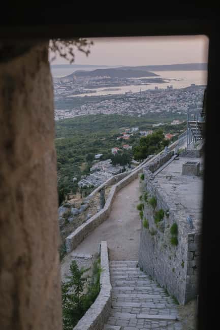 Split: Sunset at Klis Fortress with Sightseeing Bus - What the $17 price really includes