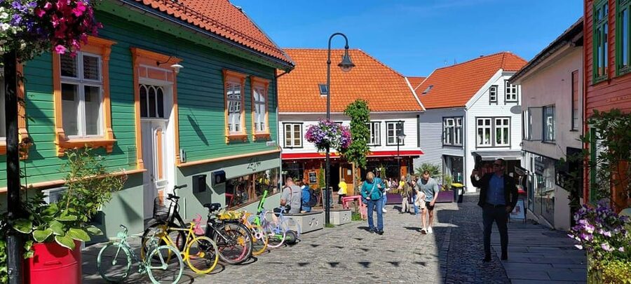 Stavanger: City Highlights Bus and Walking Tour - Fargegaten and Stavanger’s street art