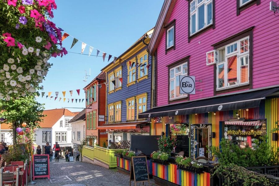 Stavanger: City Highlights Bus and Walking Tour - Gamle Stavanger and the white wooden quarter