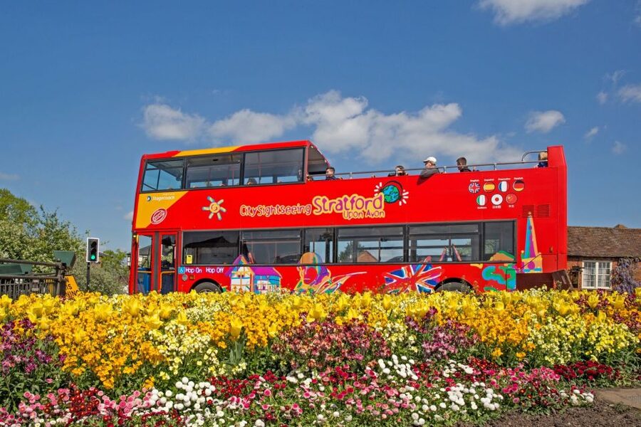Stratford-upon-Avon:City Sightseeing Hop-On Hop-Off Bus Tour - Audio commentary, live guides, and the open top