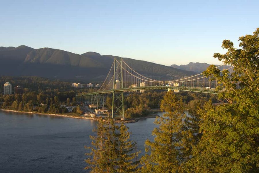 Sunset Bus Tour: Stanley Park & English Bay Photostops - Why this sunset bus tour works well