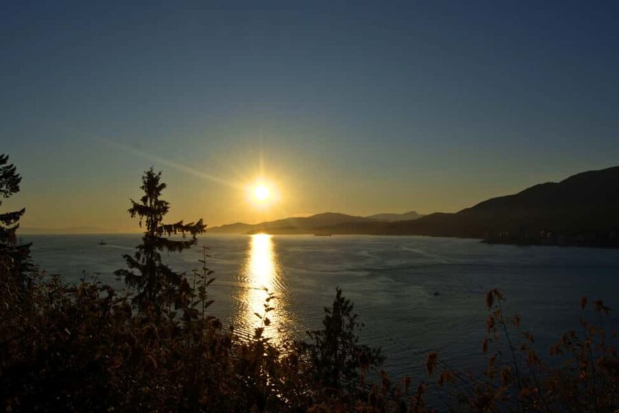Sunset Bus Tour: Stanley Park & English Bay Photostops - Stanley Park and the payoff at Prospect Point