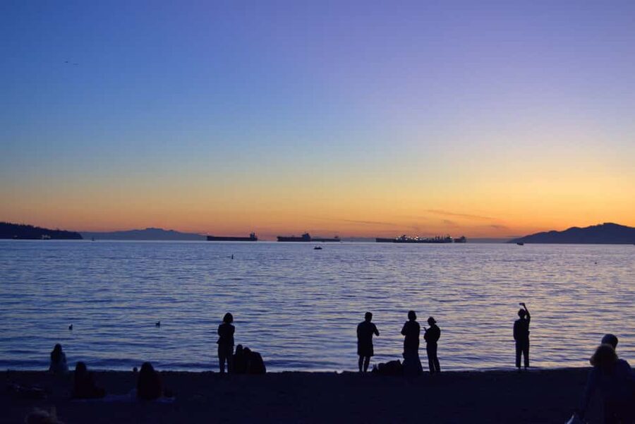 Sunset Bus Tour: Stanley Park & English Bay Photostops - The final downtown loop and overall pace